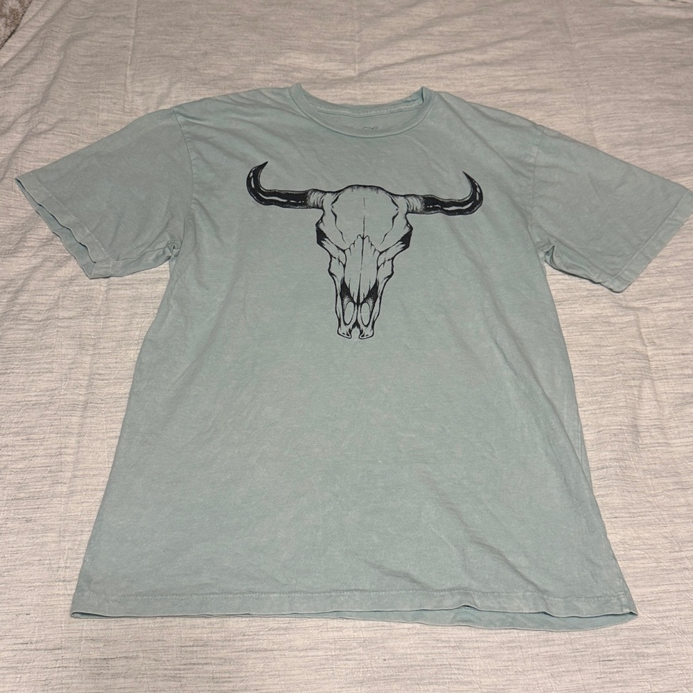 Graphic T-Shirt with Bull Skull Design Medium